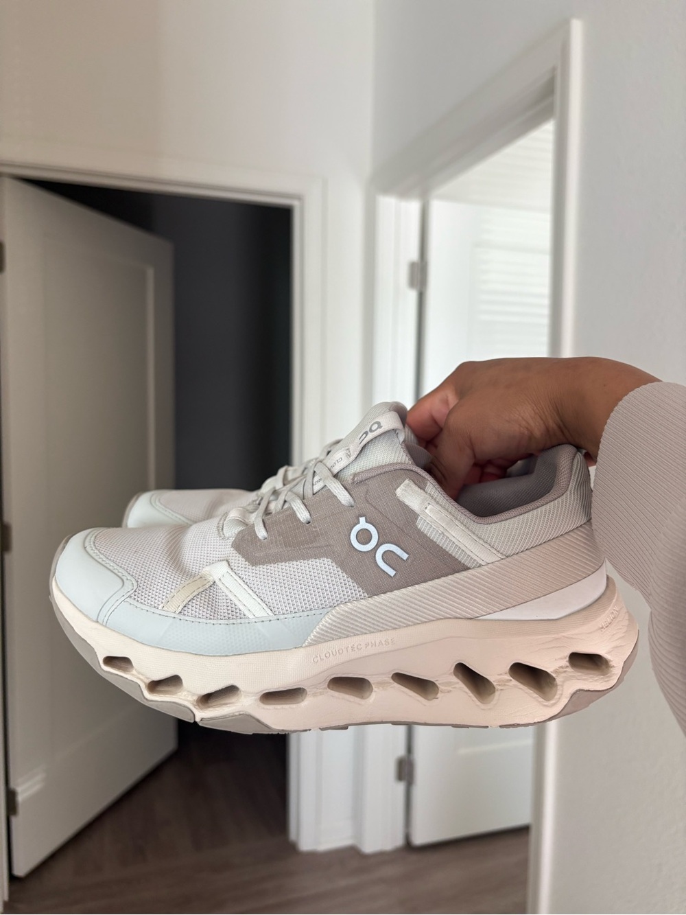 On Running women shoes